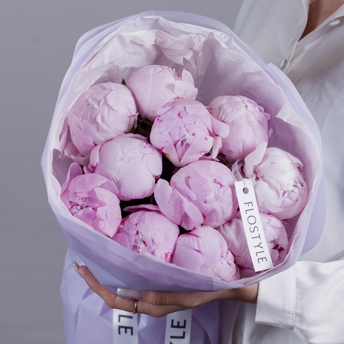 Букет из 11 розовых пионов